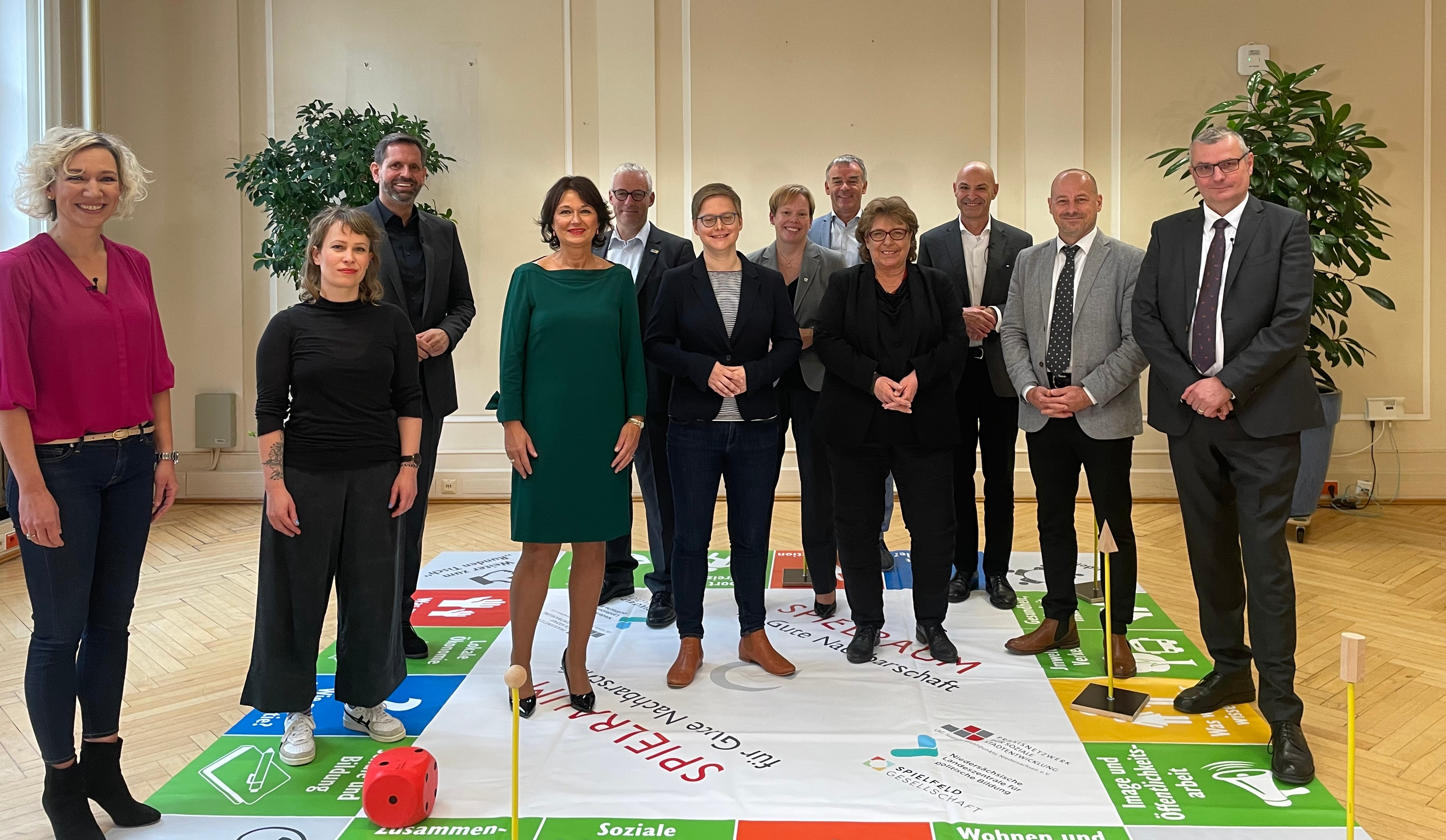 Gruppenbild aus dem Studio der Veranstaltung
