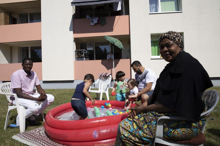 „Wir haben keine Probleme und sind  höflich miteinander!“ - Gute Nachbarschaft in der Einsteinstr.