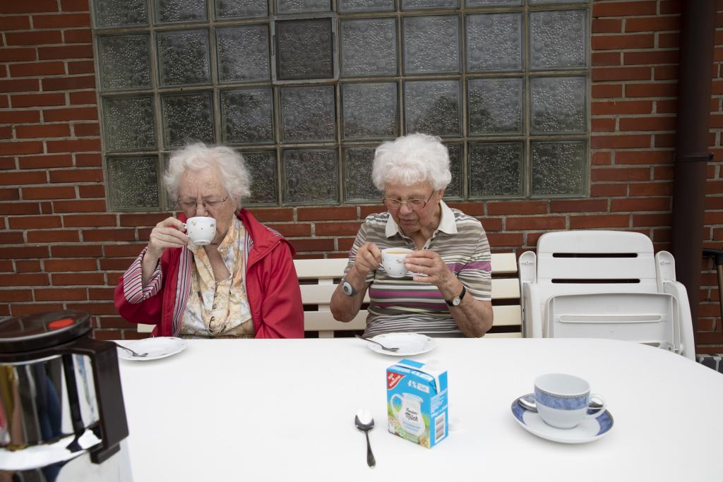 „Ich brauche die Andere nur zu sehen, da weiß ich was sie braucht!“ - 60 Jahren gute Nachbarschaft im Bogenweg.